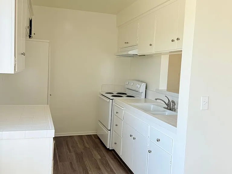 2523 Rockefeller Ln — Photo 17