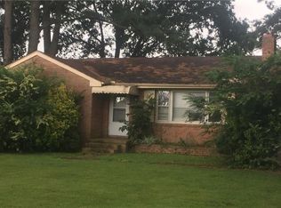 5821 Hedgerow Ln, Portsmouth, VA 23703