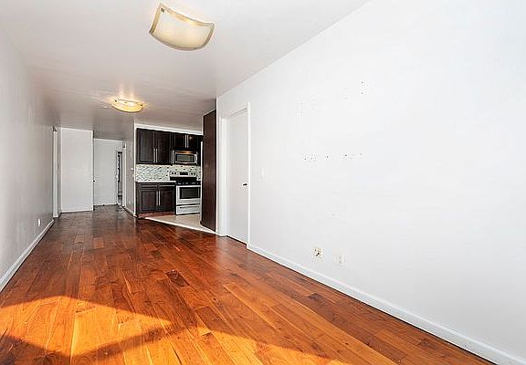 3rd image of 165 E 116th St #4