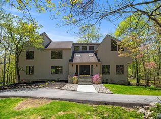 6 Pinewood Ter, Kinnelon, NJ 07405