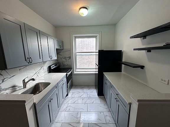 2nd image of 341 Midwood St #2R