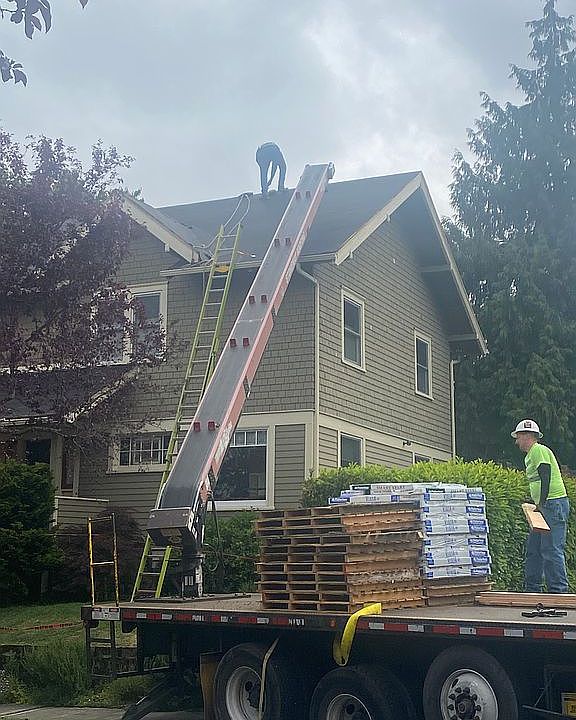 2nd image of 1115 N Steele St