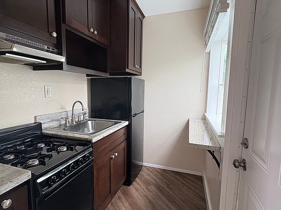 2nd image of 477 Rose Ave #11