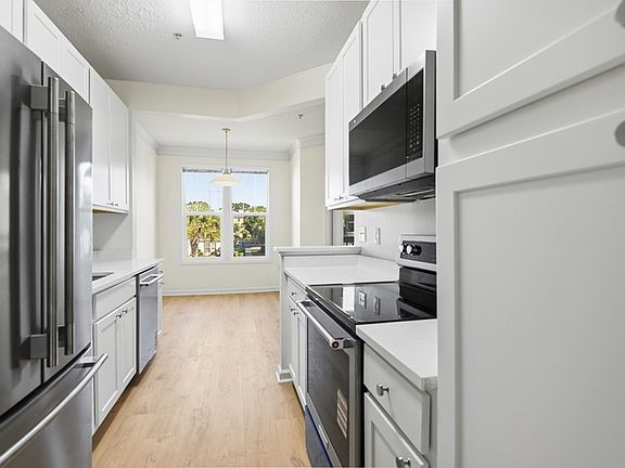 5th image of 1127 Rosewood Ln #1