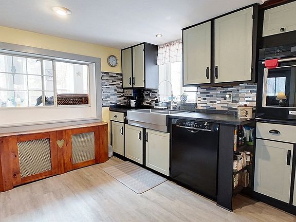 4th image of 90 Arbor St