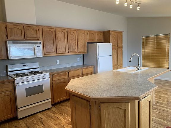 4th image of 2541 Silver Way