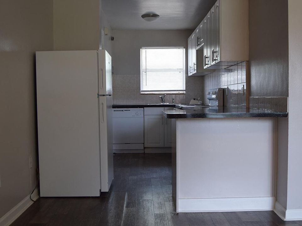 1st image of 1541 16th St N #211
