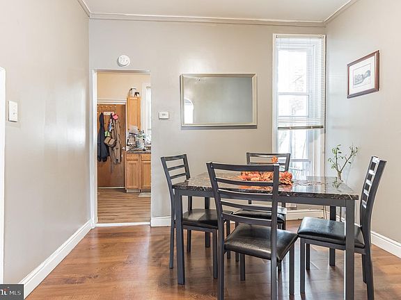 4th image of 239 W Clarkson Ave