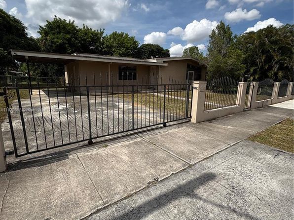 850 NW 168th Ter
