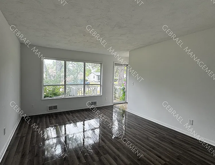 808 Chatham Dr — Photo 3