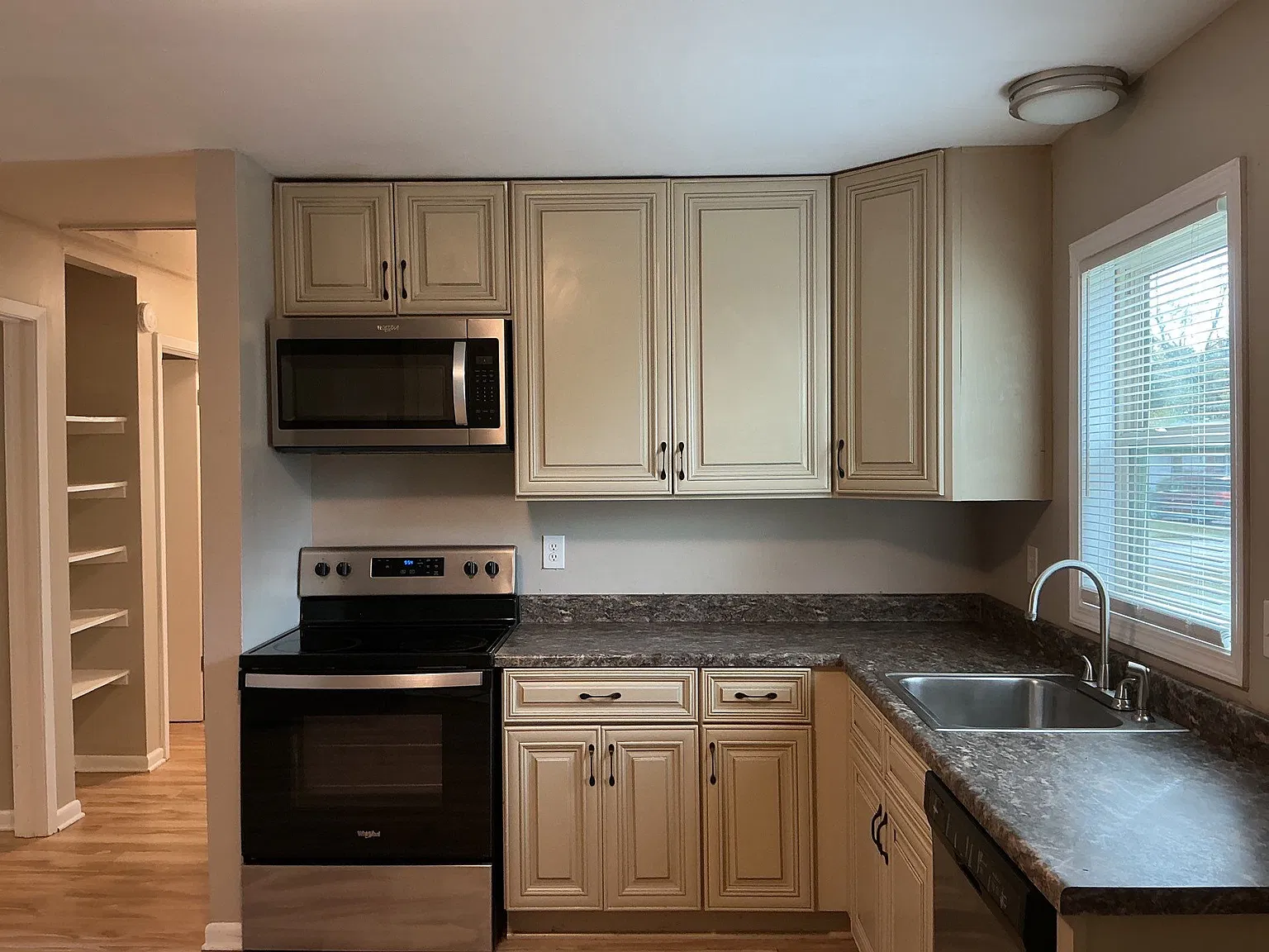 2 bed, 957 sqft, $1,100 — Photo 2