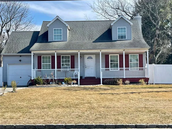 909 Bayview Ave, Bellport, NY 11713