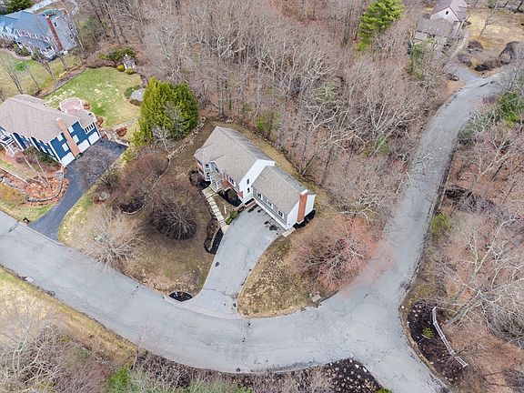 4th image of 315 Candlestick Rd