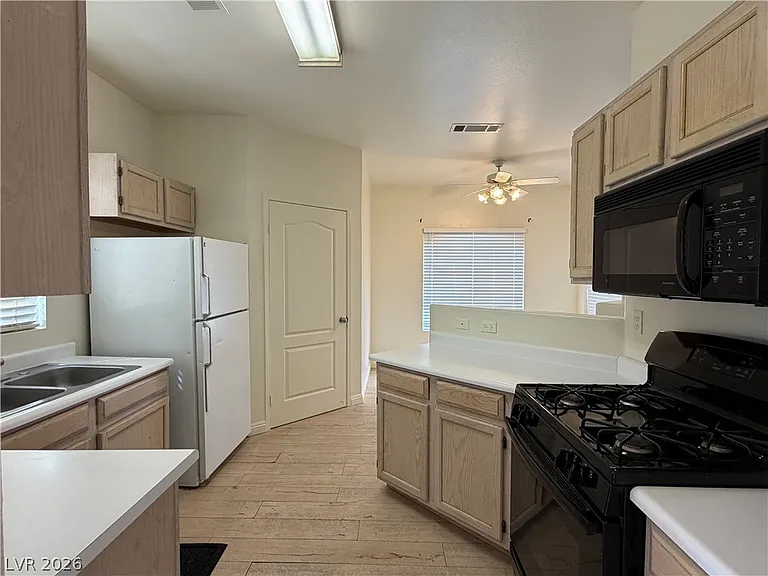 5525 W Flamingo Rd #2016 — Photo 5