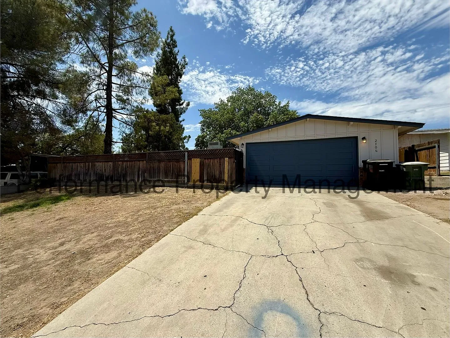 Cute 4 Bed/2 Bath SE Bakersfield Home w/ Bonus Room, RBP & Deposit Alternative Option — Photo 1