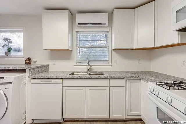 332 Natalen Ave — Photo 8