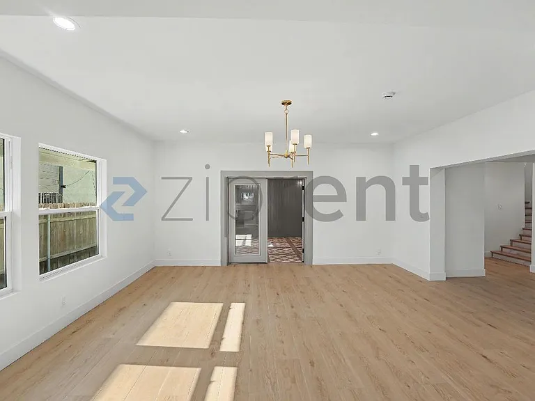 1676 W 24th St — Photo 9