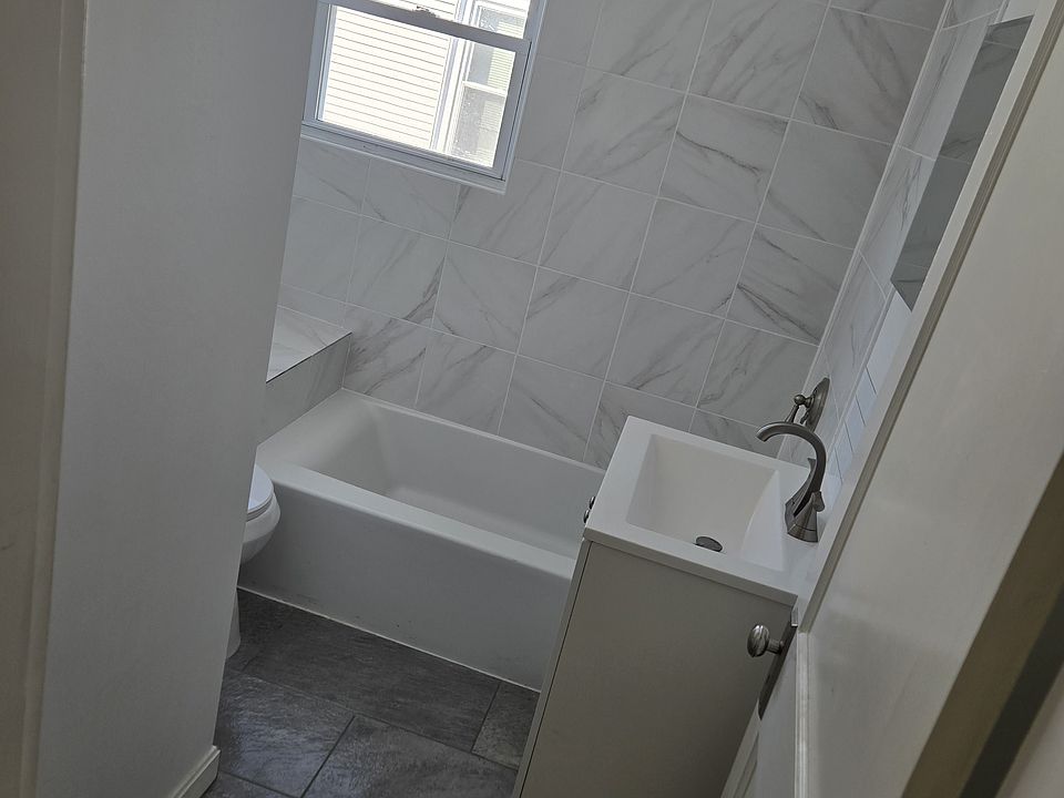 1st image of 545 Commercial St Floor 2
