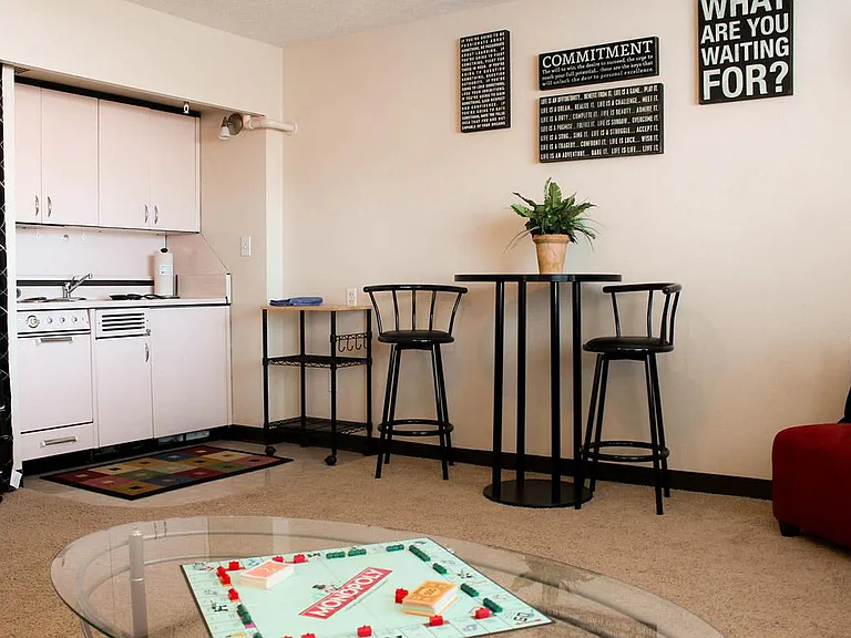 Capitol Hill Apartments — Photo 7