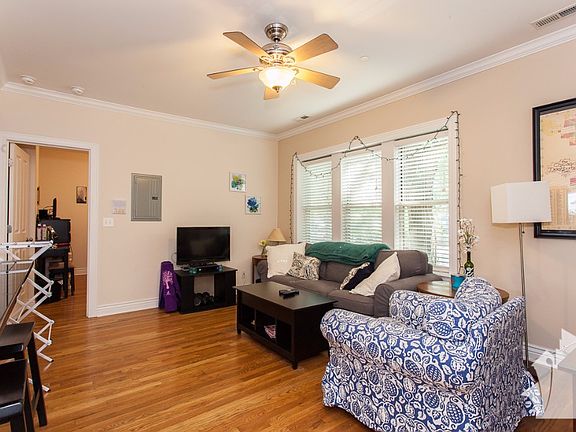 3rd image of 1516 W Waveland Ave #1B