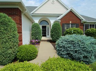 98 Groundsel Dr, Hilton, NY 14468