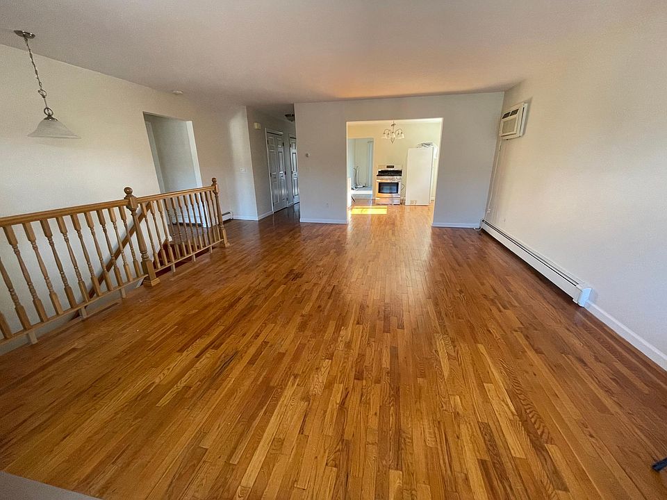 2nd image of 36 Woodbine St Floor 2