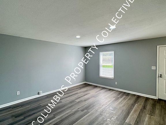 5th image of 3271 E Mound St