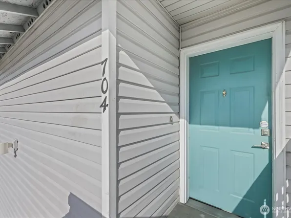 1101 37th Street #704, Auburn, WA 98002