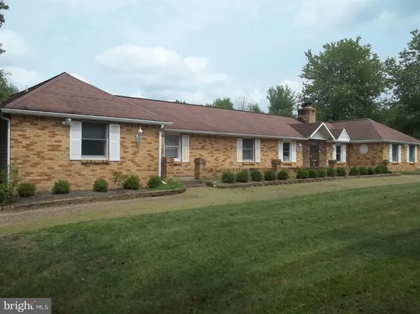 6055 N Worthington Rd, Doylestown, PA 18902