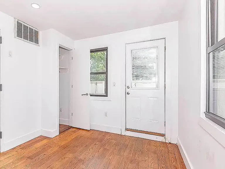 1074 Bergen St #4B — Photo 11