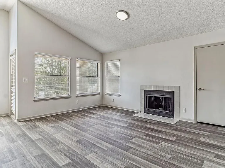 Summerlake Apartments — Photo 6