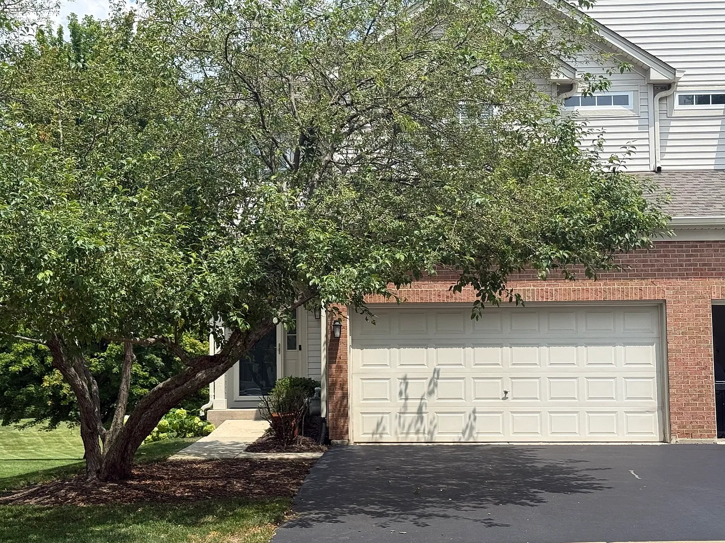 3 bed, 2.5 bath, 1698 sqft, $2,850 — Photo 2