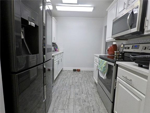 4th image of 200 Lake View Dr