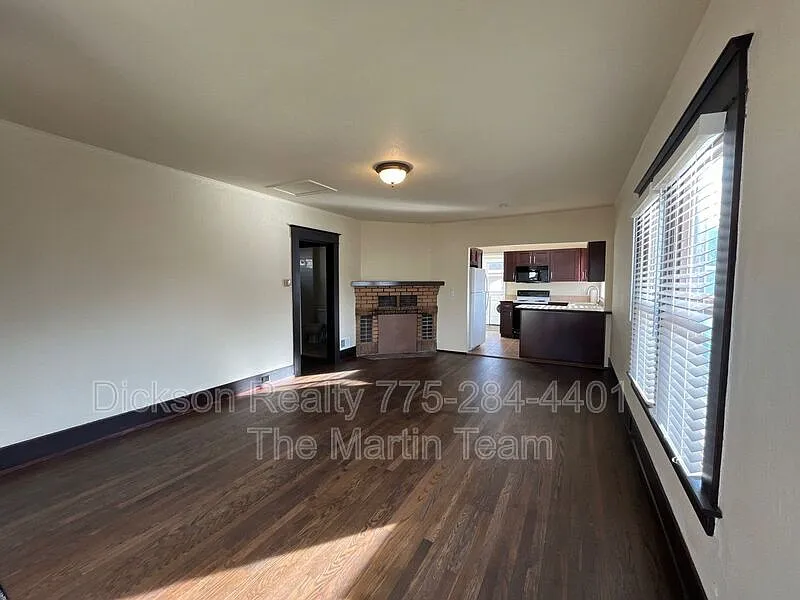 2 bed, 1.0 bath, 984 sqft, $1,790 — Photo 2