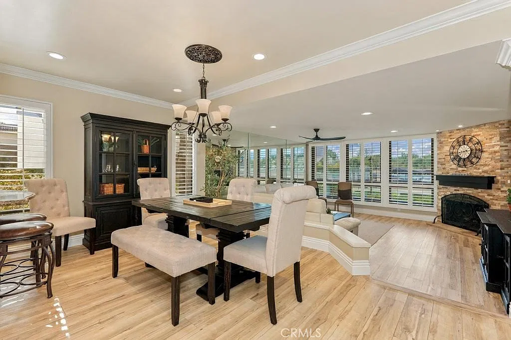 2 bed, 1333 sqft, $3,700 — Photo 3