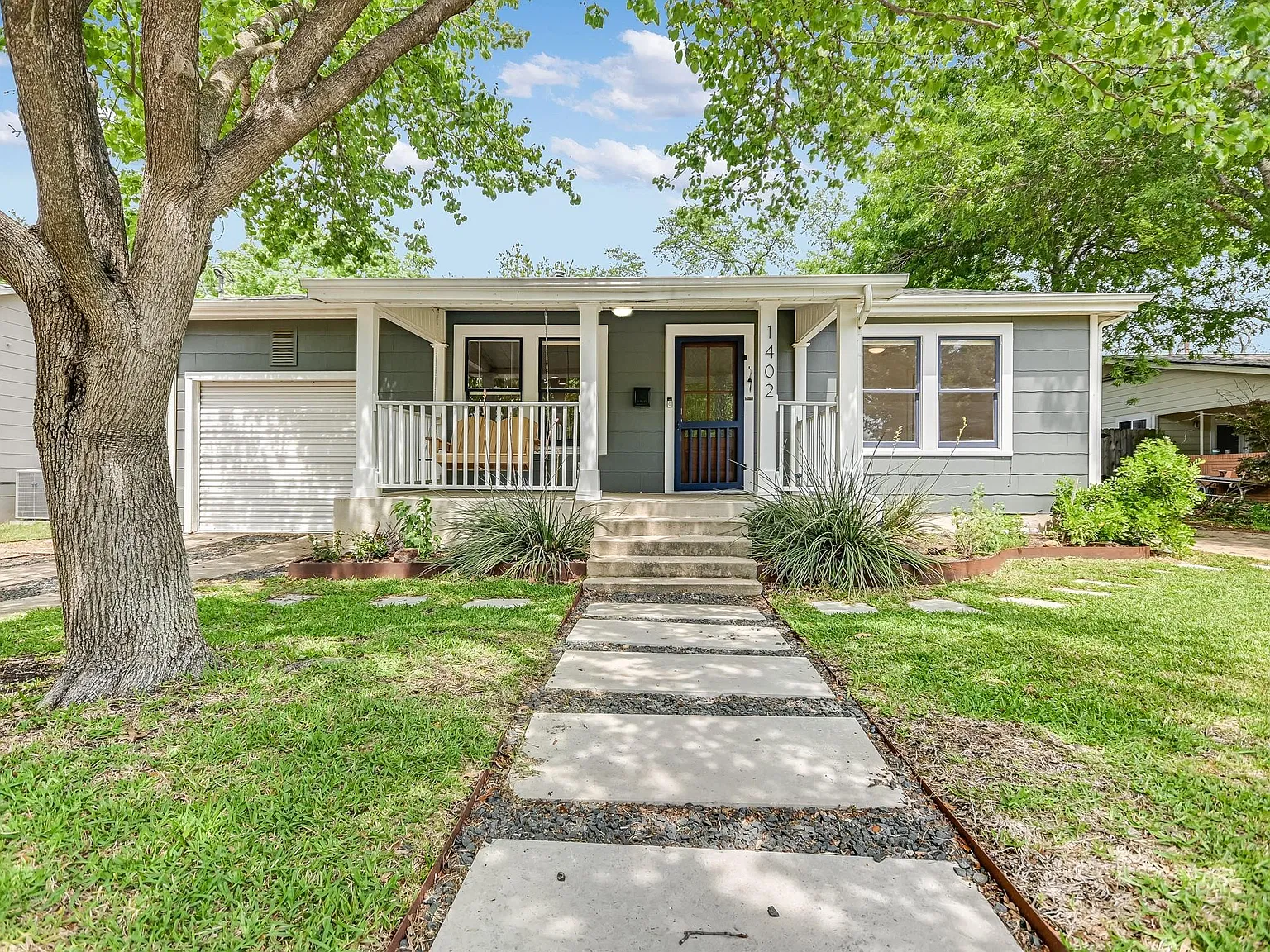3 bed, 2.0 bath, 1726 sqft, $3,750 — Photo 2