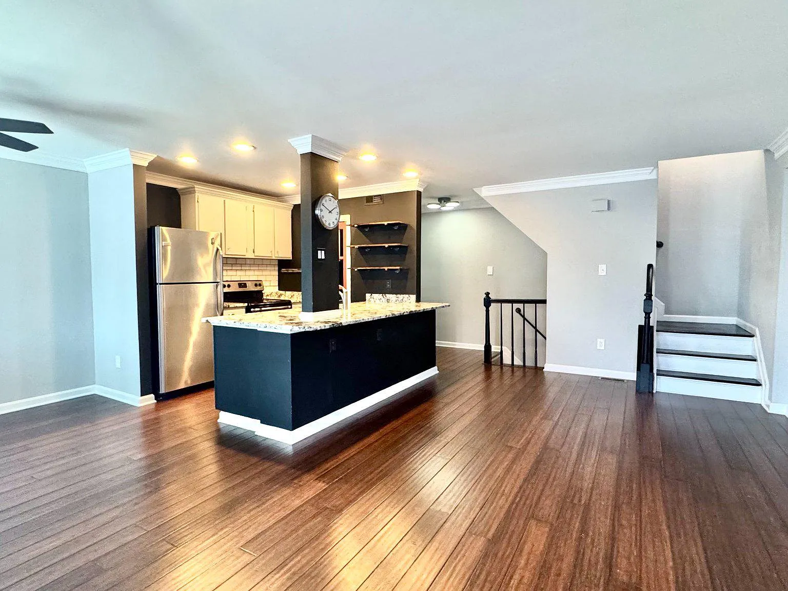 2 bed, 3.0 bath, 1350 sqft, $2,600 — Photo 3