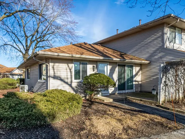 2367 Carnation Dr, Crest Hill, IL 60403