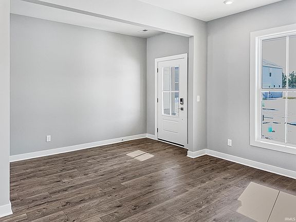 5th image of 4926 Goldfinch Dr