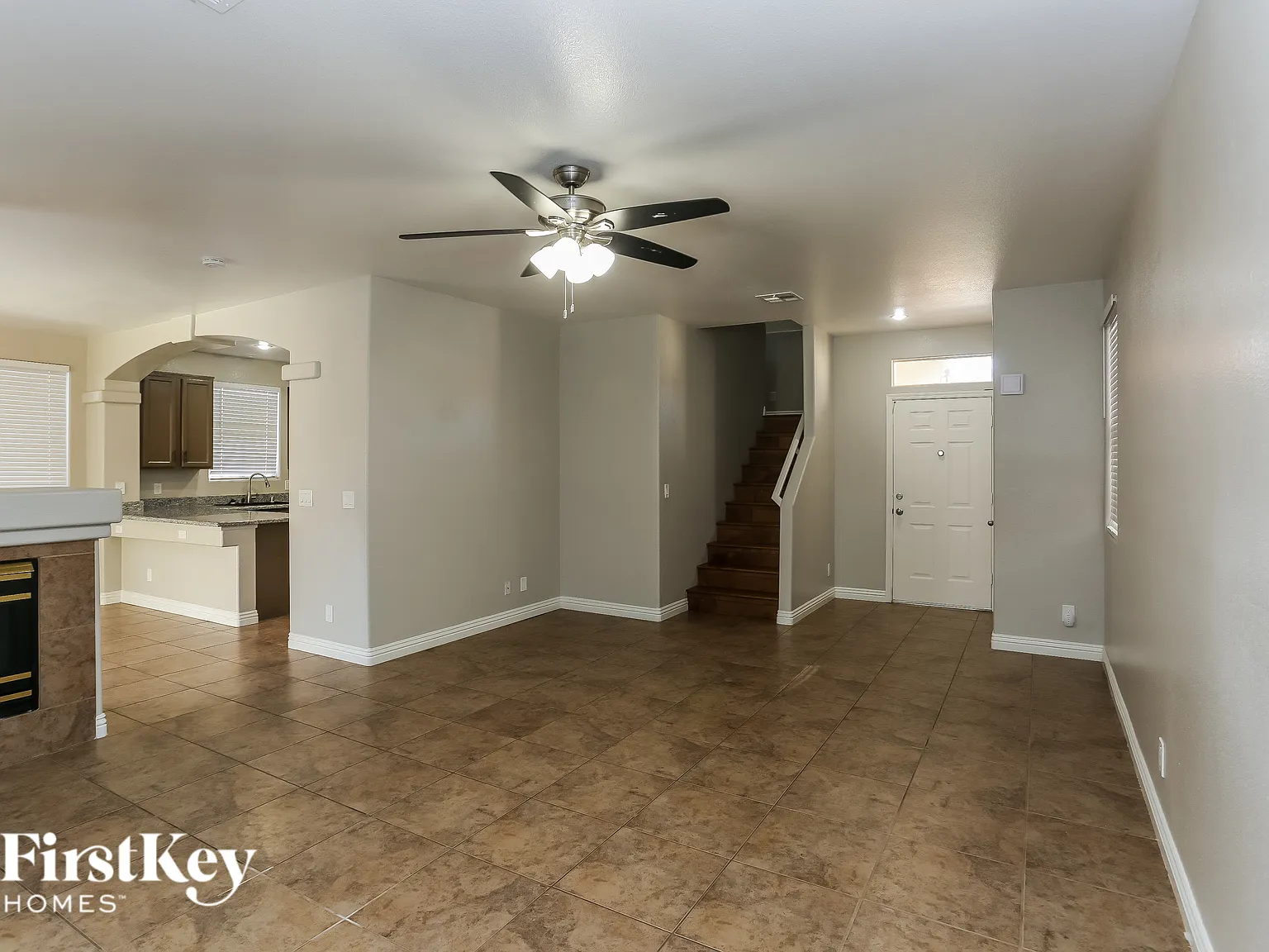 4 bed, 2.5 bath, 1833 sqft, $2,570 — Photo 3