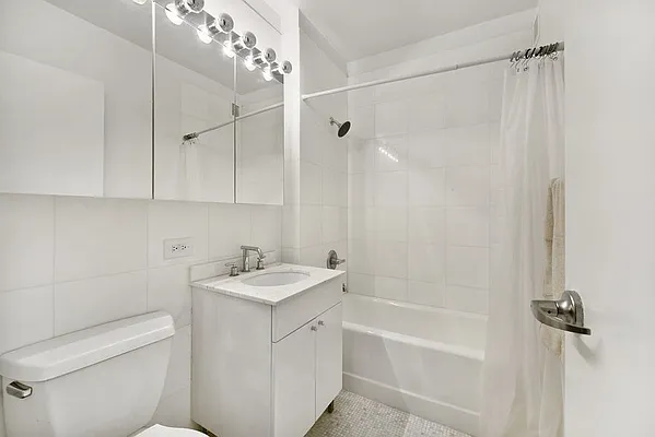 Rented by Nest Seekers International | media 8