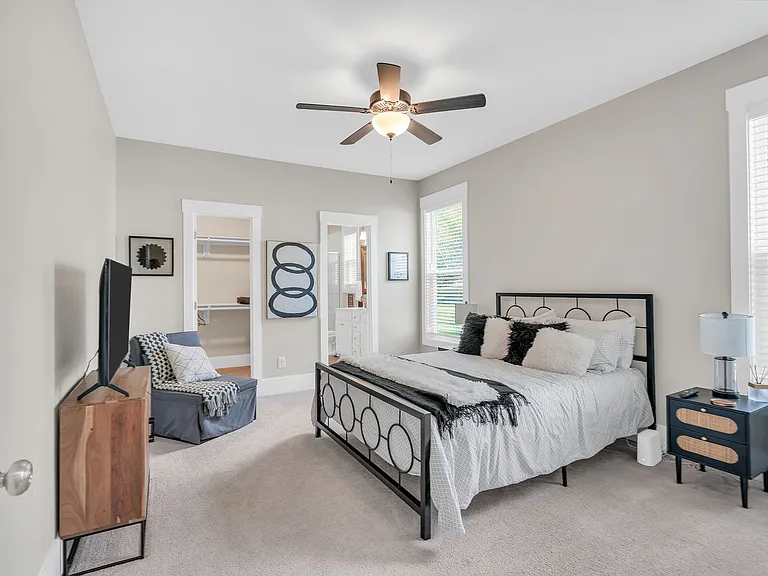 510 Eugene St — Photo 17