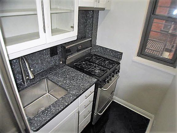 3rd image of 208 E 28th St APT 2G