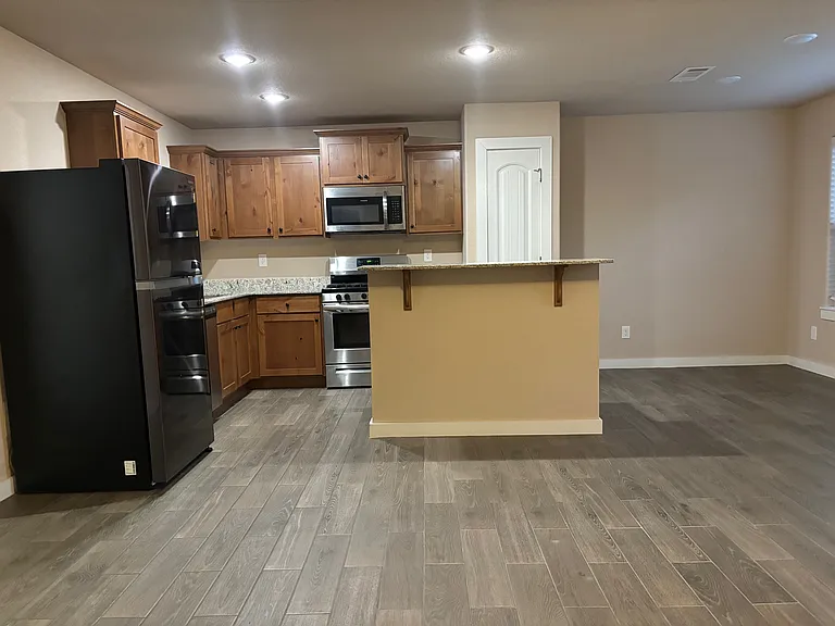 533 Vee St — Photo 8