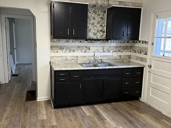 5th image of 235-237 E Hillcrest Ave