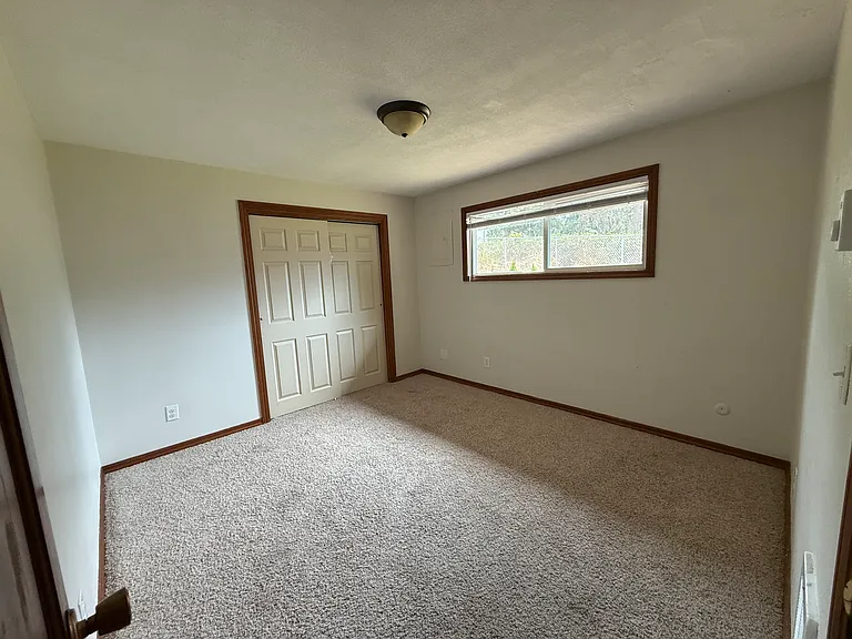 780 Oakhill Ave SE — Photo 8