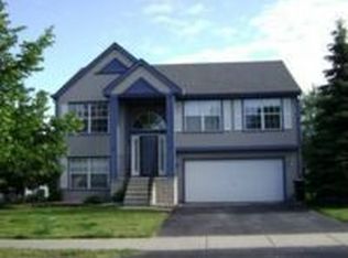 402 Princeton Dr, South Lyon, MI 48178