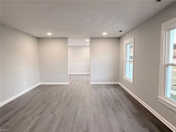 5th image of 102 Foxcroft Rd