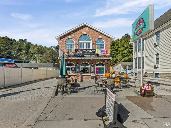 222 E Main St, Grafton, IL 62037