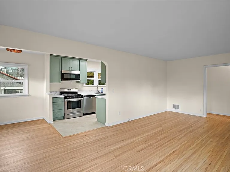 11750 California St — Photo 3